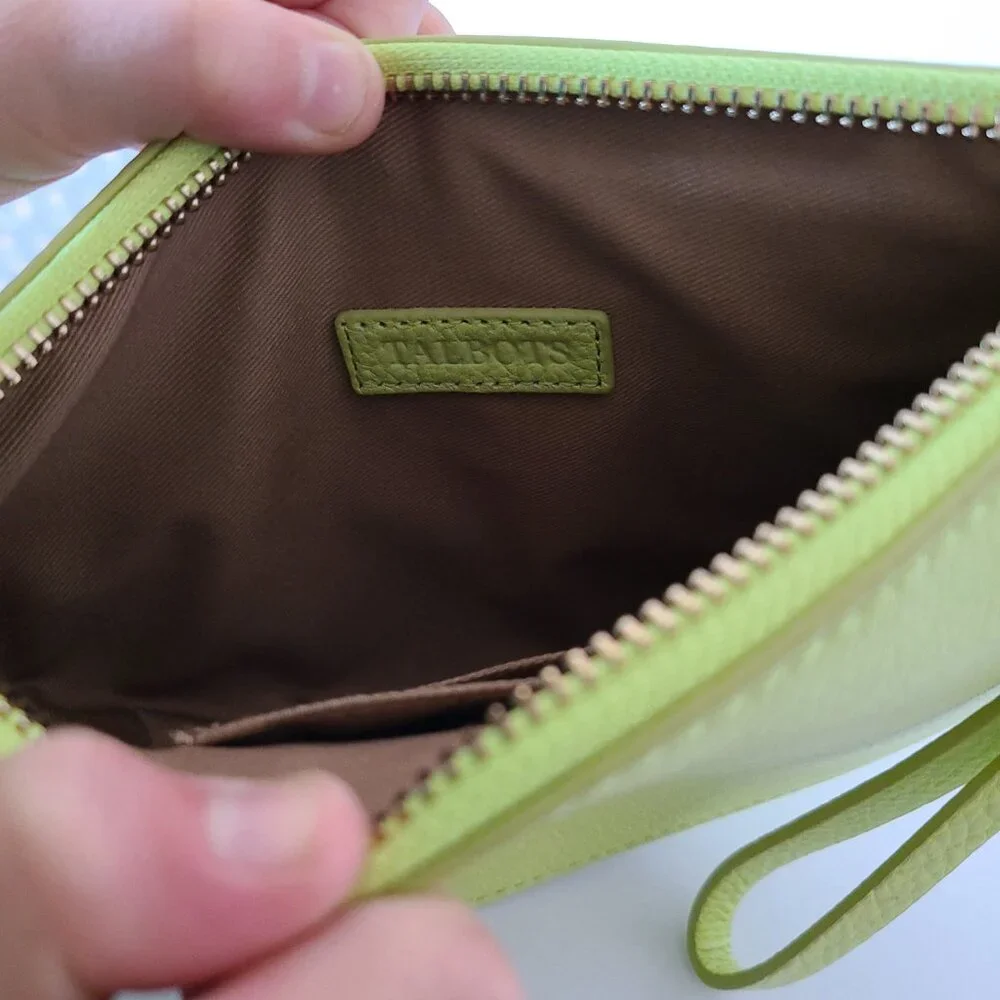 TALBOTS CRESCENT FAUX PEBBLED LEATHER WRISTLET -GREEN- NWOT